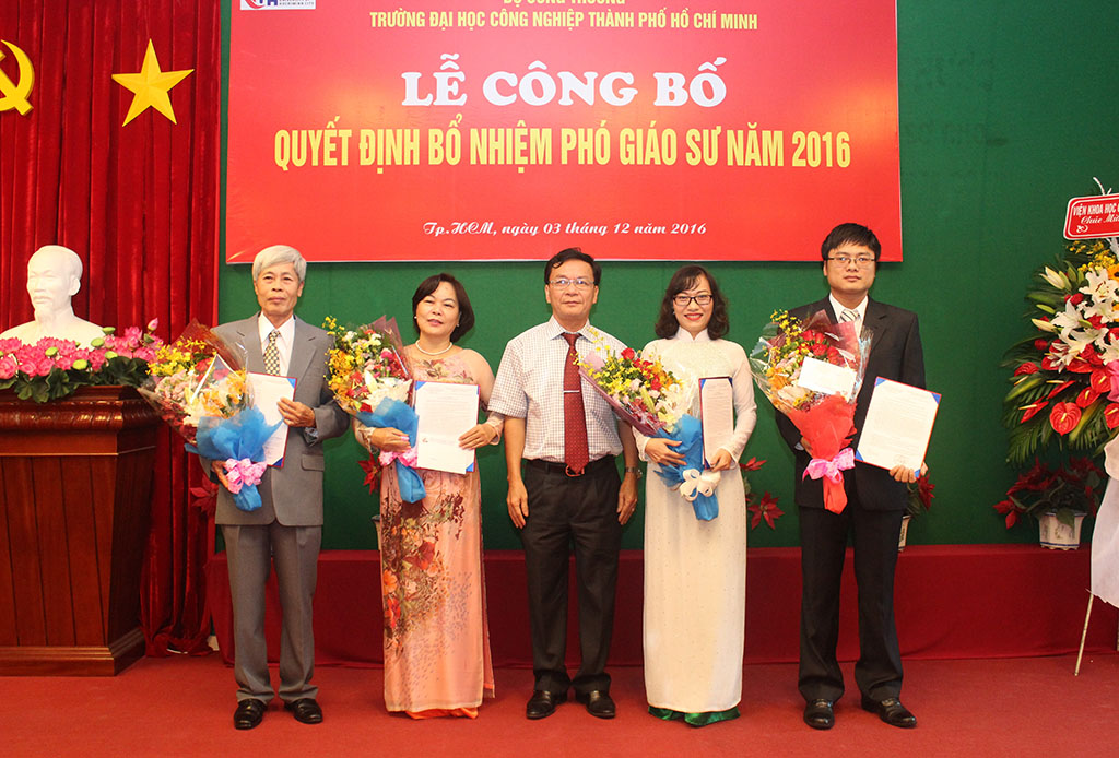 Công bố Quyết định bổ nhiệm chức danh Phó Giáo sư năm 2016