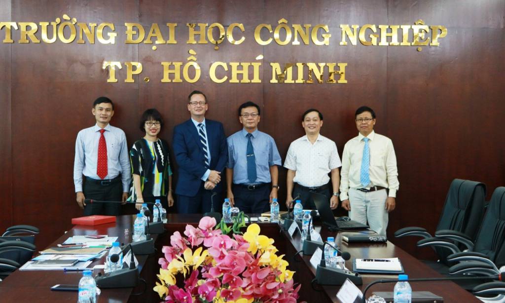 Trường Đại học Queensland, Úc thăm và làm việc tại IUH