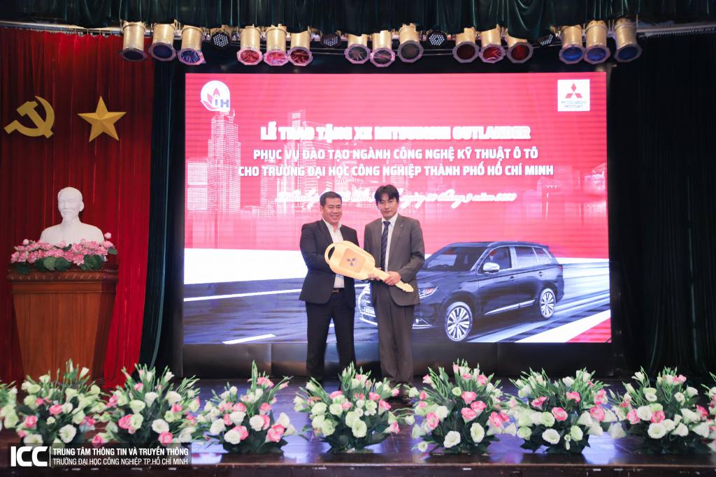 IUH tiếp nhận xe ô tô do Mitsubishi Motors Việt Nam tài trợ