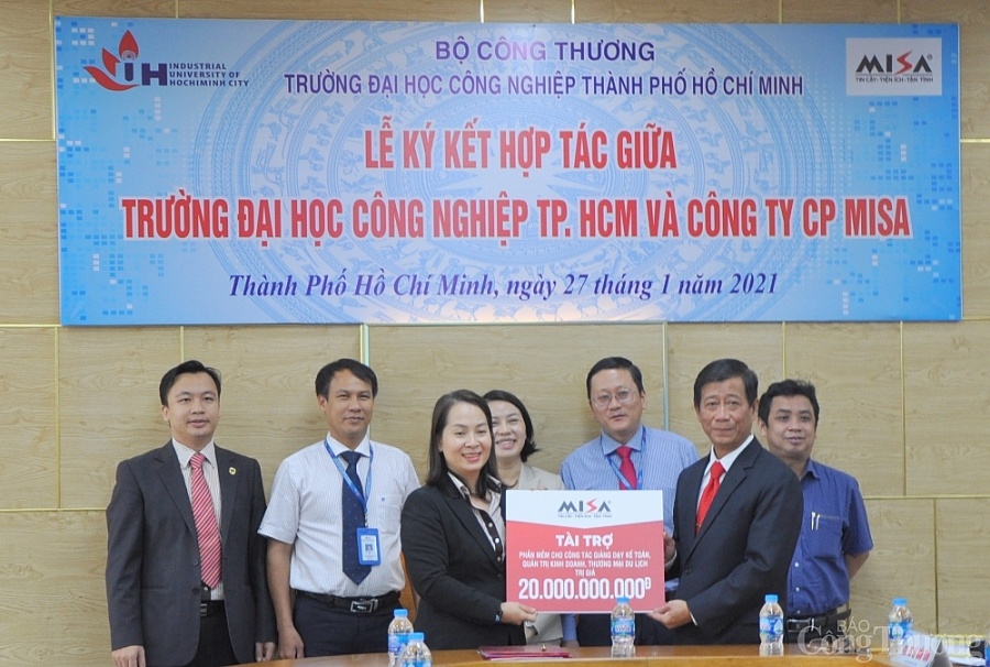 IUH hợp tác với doanh nghiệp đào tạo nguồn nhân lực ngành kinh tế