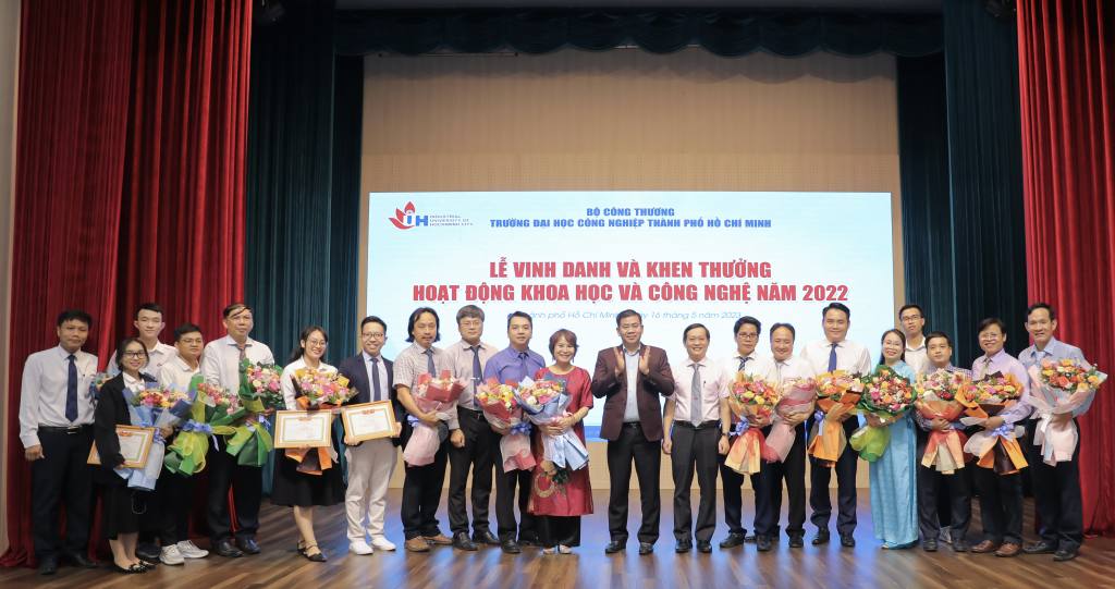 Lễ vinh danh, khen thưởng hoạt động khoa học và công nghệ năm 2022