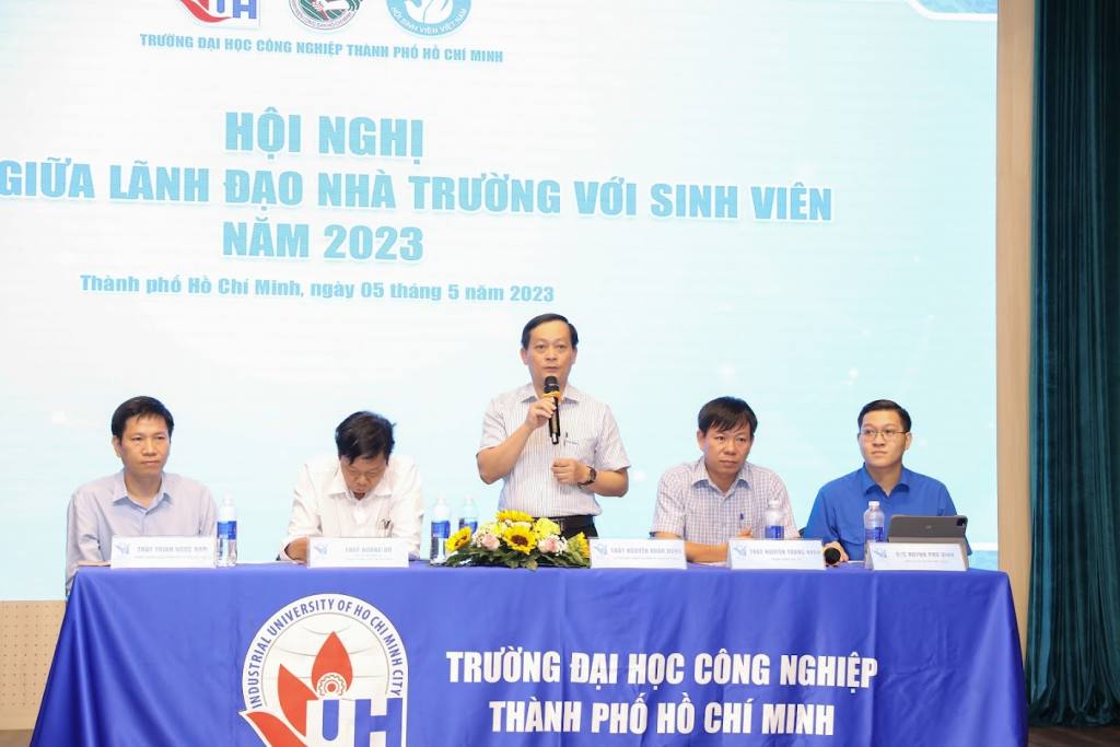 Hội nghị đối thoại giữa lãnh đạo Nhà trường với sinh viên năm 2023