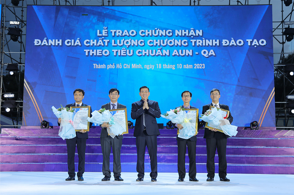 Đào tạo hơn 20 ngành học